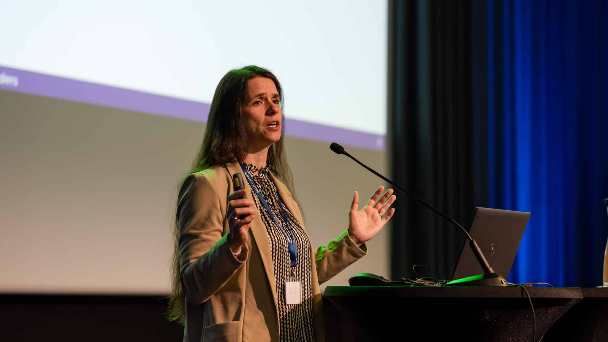 Dr Claudia Lindner, Sir Henry Dale Fellow and Senior Research Fellow in the Division of Informatics, Imaging & Data Sciences at the University of Manchester