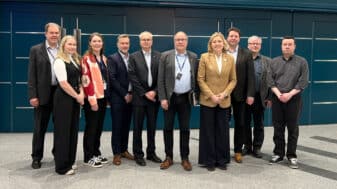 Henna Virkkunen with 6G Flagship researchers at the University of Oulu, 23 April 2026