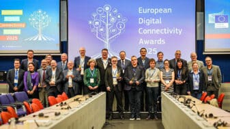 Winners of the European Digital Connectivity Awards 2025 gather at the European Commission in Brussels, where the Hola 5G Oulu project was honoured for developing Europe’s first private 5G hospital network.