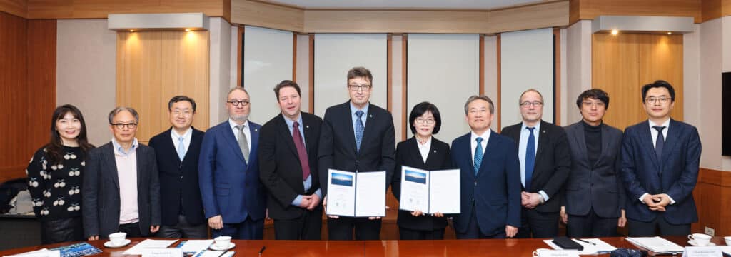 Group photo of university representatives and academics from Finland and South Korea at the MoUs signing event for 6G research collaboration.