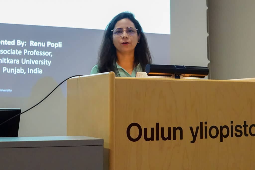 Renu Popli presenting research on intelligent healthcare, biomedical sensing, medical imaging, and AI at the 6GESS seminar.